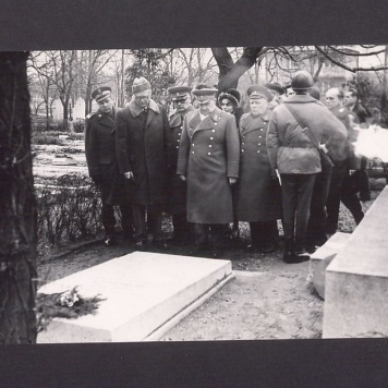 Wizyta żołnierzy radzieckich. Cmentarz św. Piotra.