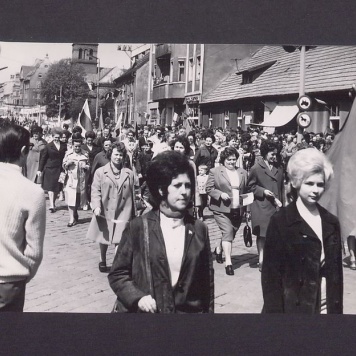 1 Maja 1972 r. w Gnieźnie. Ul. Chrobrego.