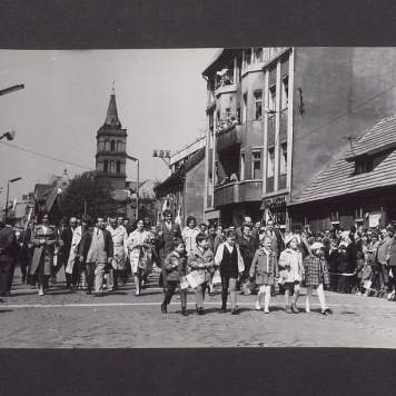 1 Maja 1972 r. w Gnieźnie. Ul. Chrobrego.