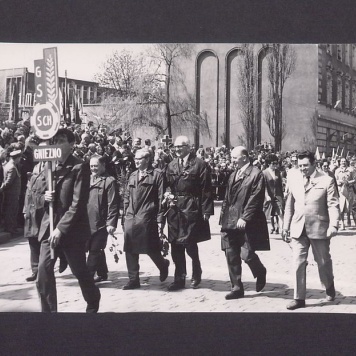 1 Maja 1972 r. w Gnieźnie. Ul. Chrobrego.