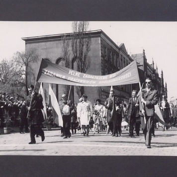 1 Maja 1972 r. w Gnieźnie. Ul. Chrobrego.