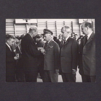 25-lecie Polskiej Rzeczypospolitej Ludowej. Odznaczanie zasłużonych dla PRL.