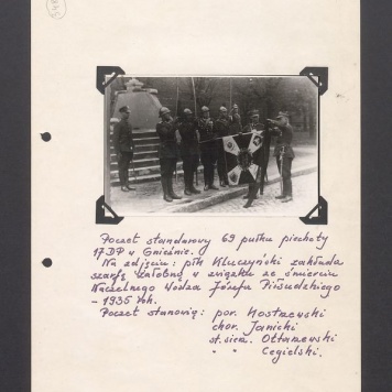 Poczet sztandarowy żołnierzy 69 pułku piechoty
17 DP w Gnieźnie.

