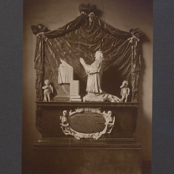 Nagrobek arcybiskupa Andrzeja Olszowskiego.