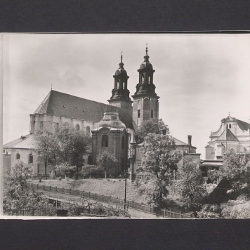 Front katedry od strony północno-wschodniej.