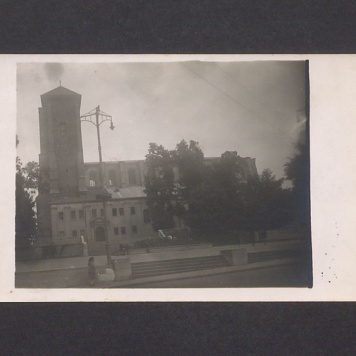 Katedra od południowej strony.