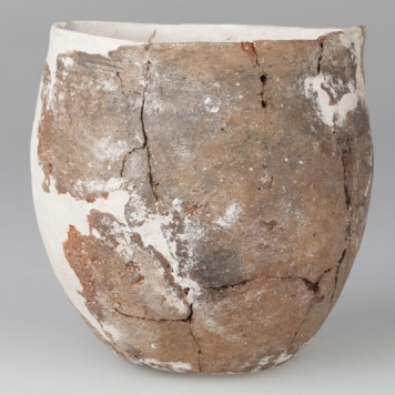 Popielnica w formie garnka jajowatego z płaskim dnem 