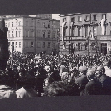1 Maja 1972 r. w Gnieźnie. Rynek.