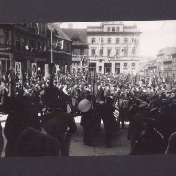 Obchody 1 Maja 1970 r. Uczestnicy pochodu.