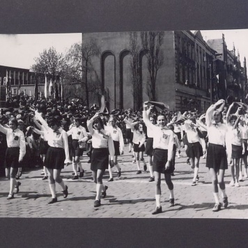 1 Maja 1972 r. w Gnieźnie. Ul. Chrobrego.