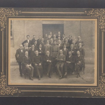 Pierwsi abiturienci Gimnazjum Państwowego im. Bolesława Chrobrego w Polsce niepodległej w 1921 r.