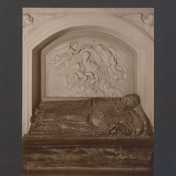 Nagrobek arcybiskupa Andrzeja Krzyckiego.