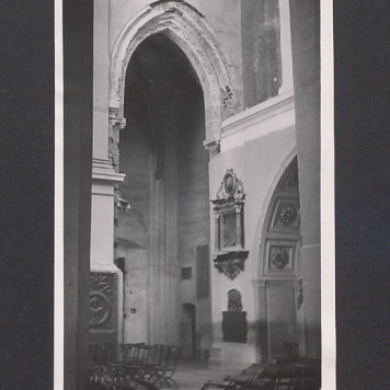 Wnętrze katedry w odbudowie.