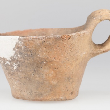 Kubek stożkowaty z taśmowym uchem 