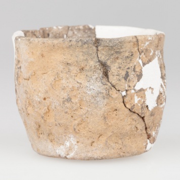 Kubek ornamentowany odciskami palca