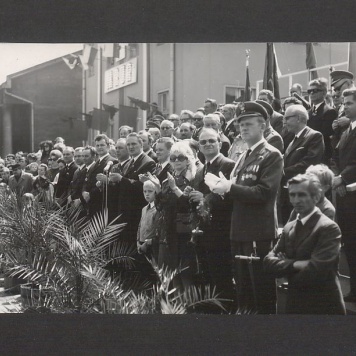 1 Maja 1972 r. w Gnieźnie. Trybuna przy ul. Chrobrego.