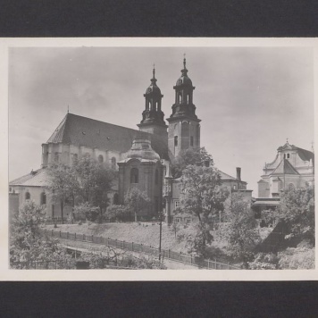 Front katedry od strony północno-wschodniej.