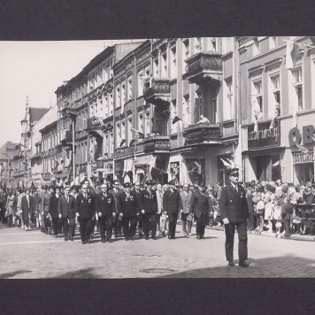 1 Maja 1972 r. w Gnieźnie. Ul. Chrobrego.
