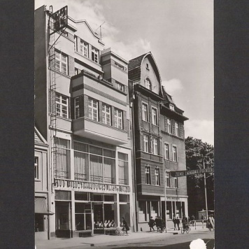 Klub Międzynarodowej Prasy i Książki "Ruch" na ul. Chrobrego.