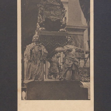 Fragment grobu św. Wojciecha w katedrze.