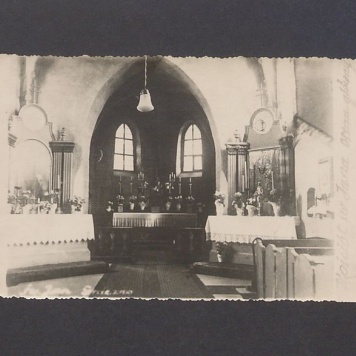 Kościół pw. św. Jana, ołtarz główny i dwa boczne.