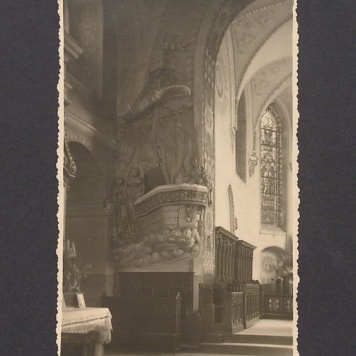 Kościół pw. Św. Trójcy, ambona w kształcie łodzi rybackiej.