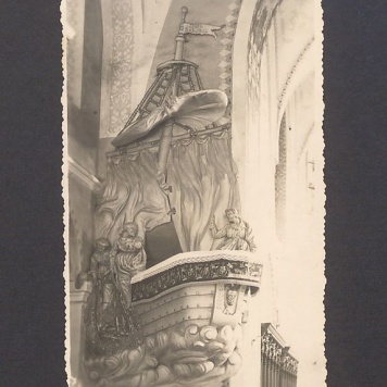 Kościół pw. Św. Trójcy, ambona w kształcie łodzi rybackiej.