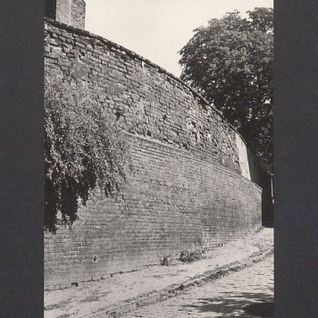 Fragment średniowiecznego muru obronnego przy ul. Stromej.