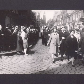 Obchody 1 Maja 1970 r. Uczestnicy pochodu.