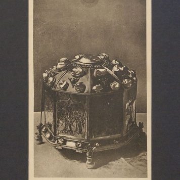 Katedra, złoty relikwiarz.