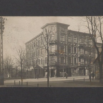 Centrala Przemysłowo-Handlowa. F.M. Lipiński i S-ka Gniezno, ul. Chrobrego 31. Dom własny.