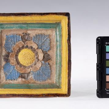 Kafel z rozetą kwiatową