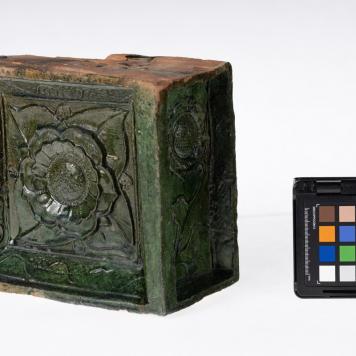 Kafel z rozetą kwiatową