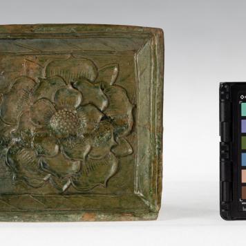 Kafel z rozetą kwiatową