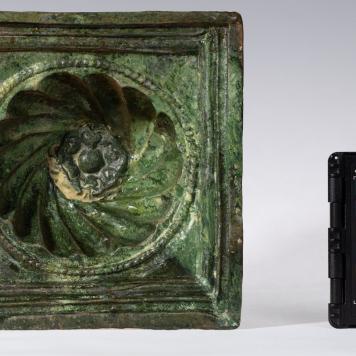 Kafel z rozetą kwiatową