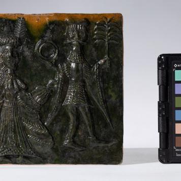 Kafel z motywem pary młodej podczas zaślubin