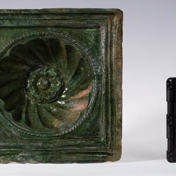 Kafel z rozetą kwiatową