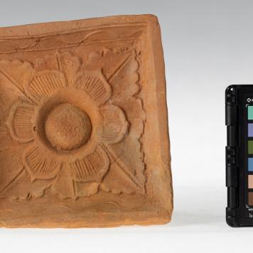 Kafel z rozetą kwiatową