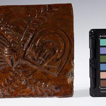 Kafel z herbem Jastrzębiec