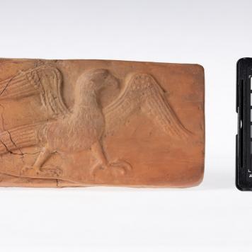 Płytka z wyobrażeniem orła