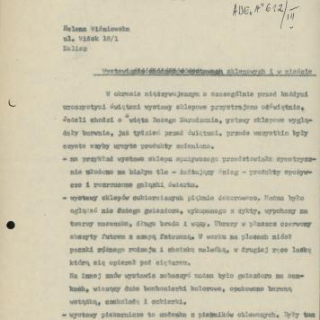 Wystawianie choinek w wystawach sklepowych i w mieście