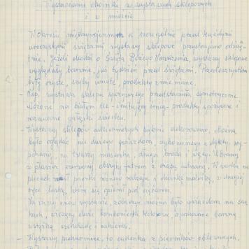 Wystawianie choinki w wystawach sklepowych i w mieście