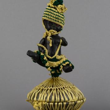 Lalka – murzynek w oplocie z nici