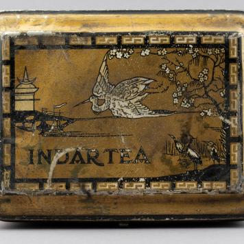 Pudełko do herbaty z napisem „Indar Tea”