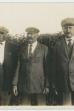Fotografia przedstawiająca Mieczysława Trzeciaka z dwoma mężczyznami